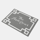Chic Grey and White Greece Key Monogram Doormat Fußmatte (Schrägansicht)