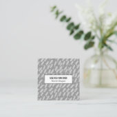 Chic Grey Minimal Dots + Dashes Handmade Elegant Quadratische Visitenkarte (Stehend Vorderseite)
