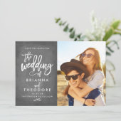Chic Hand Letted Chalkboard Save the Date Foto (Stehend Vorderseite)