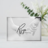 Chic Hand Letted Foto Wedding RSVP Karte (Stehend Vorderseite)