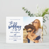 Chic Hand Letted Save the Date Foto Navy (Stehend Vorderseite)