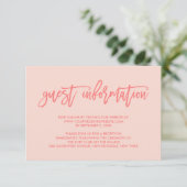 Chic Hand Lettered Coral Wedding Guest Information Begleitkarte (Stehend Vorderseite)