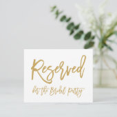 Chic Hand Lettered Gold Reserviertes Brautparty Einladung (Stehend Vorderseite)
