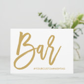 Chic Hand Lettered Gold Wedding Bar Hashtag Sign (Stehend Vorderseite)