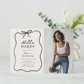 Chic Hello Forty' Photo 40th Birthday Party Einladung (Stehend Vorderseite)