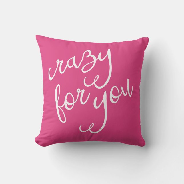 Chic Hot Pink und White Crazy für Sie Typografie Kissen (Vorderseite)