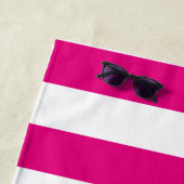 Chic Hot Pink und White Stripes Personalisiert Strandtuch (Beispiel)