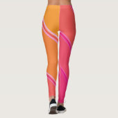 Chic Hot Pink unter hellgelber Bandprint Leggings (Rückseite)