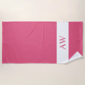 Chic Hot Pink White Mit Monogramm Strandtuch (Vorderseite)