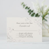 Chic Ivory and White Classic Wedding RSVP Card Karte (Stehend Vorderseite)