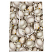 Chic Ivory Silver Gold Baubles Ziermuster Mittlere Geschenktüte (Rückseite)