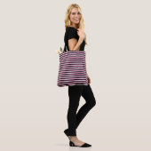 Chic Kontrast – Vibranter Fuchsia-Taschenträger Tasche (Am Model)