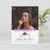 Chic Lavender Floral Plum Lila Foto Abschluss Einladung (Stehend Vorderseite)