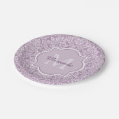 Chic Lavender Lila Damask Monogram mit Name Pappteller (Schrägansicht)