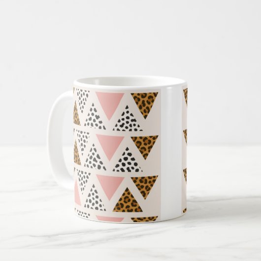 Chic Leopard & Pink Triangle Pattern Kaffeetasse (Vorderseite Links)