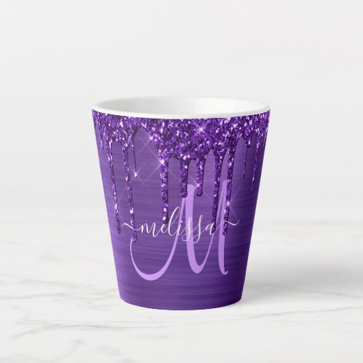 Chic Lila Driving Glitzer Brush Metal Monogram Milchtasse (Vorderseite)