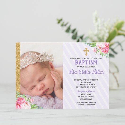 Chic Lila Floral Taufe Christening Girl Foto Einladung (Stehend Vorderseite)
