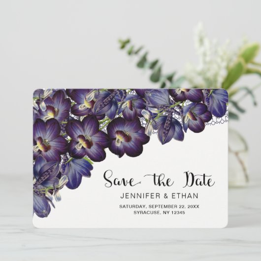 Chic Lila Floral Wedding Save the Date (Stehend Vorderseite)