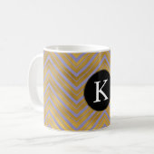 Chic Lila Gold Zickzack Monogram Kaffeetasse (Vorderseite Links)