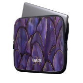 Chic lila goldene Federn Monogramm Name Laptopschutzhülle (Vorderseite Links)