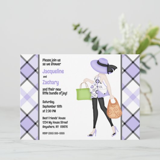 Chic Mama-to-be Lila Karierte Babydusche Einladung (Stehend Vorderseite)
