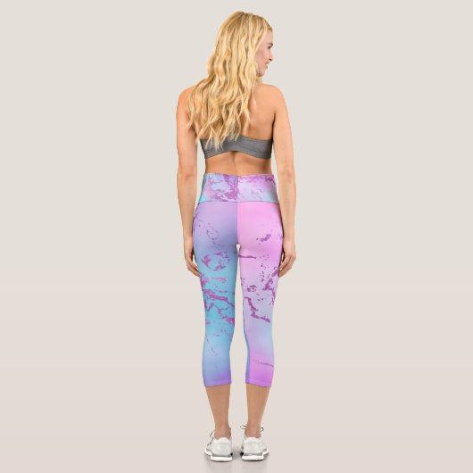 Chic Marble | Glitzy Glam Violet Lila Blue Ombre Capri Leggings (Rückseite)