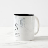 Chic Marble Monogram Zweifarbige Tasse (VorderseiteRechts)