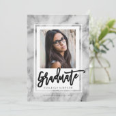 Chic Marble Typografy Grad Bekanntgabe Ankündigung (Stehend Vorderseite)