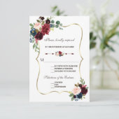 Chic Merlot Navy Blue Floral Wedding RSVP Karte (Stehend Vorderseite)