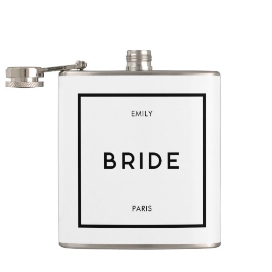 Chic Minimal French Black & White Bride Name Flachmann (Geöffnet)