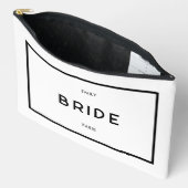 Chic Minimal French Black & White Bride Name Zubehörtasche (Offen)
