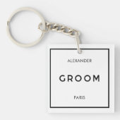Chic Minimal French Black & White Groom Name Schlüsselanhänger (Vorderseite)