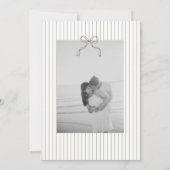 Chic Minimalist Stripe Green Wedding Invitation  Einladung (Rückseite)