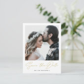 Chic Minimalistisch Gold Foto Wedding Save the Dat Ankündigungspostkarte (Stehend Vorderseite)