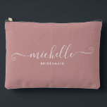 Chic Minimalistisch Mushroom Personalisiert Brides Zubehörtasche<br><div class="desc">Das elegante Minimalistische Mushroom Pink Personalisiert Bridesmaid Accessoire Pouch, ein stilvolles und vielseitiges Geschenk, das Ihre Brautmädchen in Eleganz feiern soll. Dieses Accessoire ist der Inbegriff des modernen Chic, perfekt für jeden Anlass, von Bräunungsvorschlägen bis zu Brautpartys. Dieser Beutel ist minimalistisch gestaltet und weist eine tiefe, pfirsichrosa Austernhue auf, die...</div>