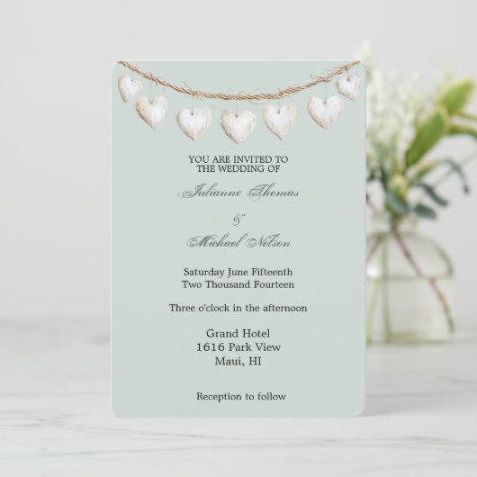 Chic Mint Green White Hearts Wedding Einladung (Stehend Vorderseite)