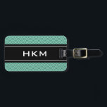 Chic Minze 3 Buchstaben Monogramm Gepäckanhänger<br><div class="desc">Personalisierter 3-Buchstaben-Monogramm-Gepäckanhänger. Schwer modern aussehen. Klassisches Pfefferminzgrün,  Zickzack Schwarz-Grau-Muster Zickzag-Streifen-Design mit mit Monogramm,  weißen Anfangsbuchstaben. Elegante Geschenkidee für Damen und Herren. Ausgeklügeltes Zickzack-Design mit individueller Hintergrundfarbe. Stilvolle Typografie</div>