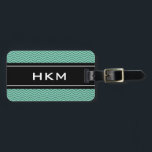 Chic Minze 3 Buchstaben Monogramm Gepäckanhänger<br><div class="desc">Personalisierter 3-Buchstaben-Monogramm-Gepäckanhänger. Schwer modern aussehen. Klassisches Pfefferminzgrün,  Zickzack Schwarz-Grau-Muster Zickzag-Streifen-Design mit mit Monogramm,  weißen Anfangsbuchstaben. Elegante Geschenkidee für Damen und Herren. Ausgeklügeltes Zickzack-Design mit individueller Hintergrundfarbe. Stilvolle Typografie</div>
