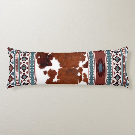 Chic Modern Boho Western Cowhide Seitenschläferkissen (Vorderseite)
