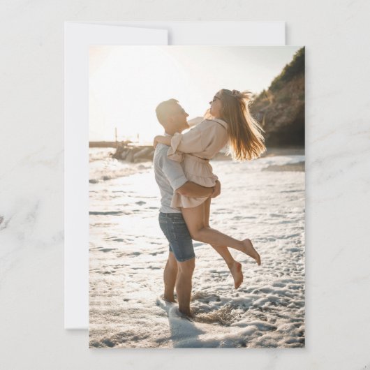 Chic Modern Couples Foto Script Wedding Einladung (Rückseite)