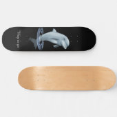 Chic Modern Dolphin & Script auf Black Skateboard (Horizontal)