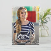 Chic Modern Elegante Script FOTO Graduation Party Einladung (Stehend Vorderseite)