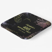 Chic Modern farbenfrohe Feuerwerke Black Birthday Pappteller (Gewinkelt)