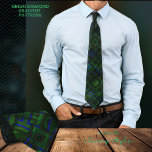 Chic Modern Green Diamond Gradient Muster Krawatte<br><div class="desc">Wenn Sie etwas Einzigartiges suchen,  ist diese Krawatte auf einem handgemalten grünen Farbverlauf mit einem Schwirl von leichteren Linien mit blauen Farbtönen und einem Diamantmuster. Diese moderne modische Diamantenmuster-Krawatte wird den klassischen Stil Ihres Mannes deutlich verbessern und wäre für jeden Anlass ein tolles Geschenk.</div>