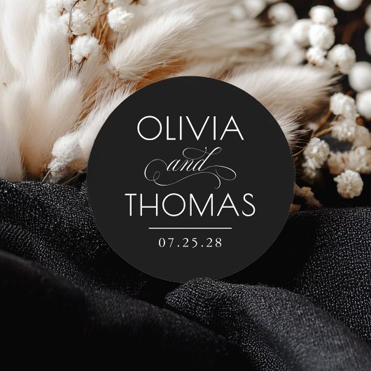 Chic Modern Minimalistisch Typografy Black Wedding Runder Aufkleber