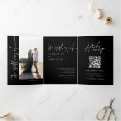 Chic Modern Simple Foto Black and White Wedding Dreifach Gefaltete Einladung (Innenseite)