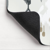 Chic modernes beige Schwarz-weißes ikat Stammes- Mousepad (Ecke)