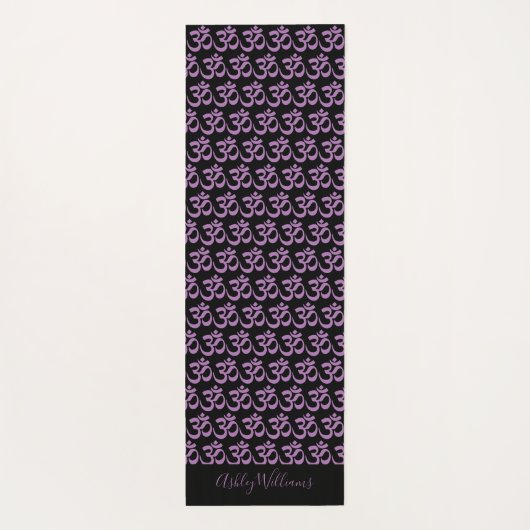 Chic Monogram Lila Om Symbol Pattern Schwarz Yogamatte (Rückseite)