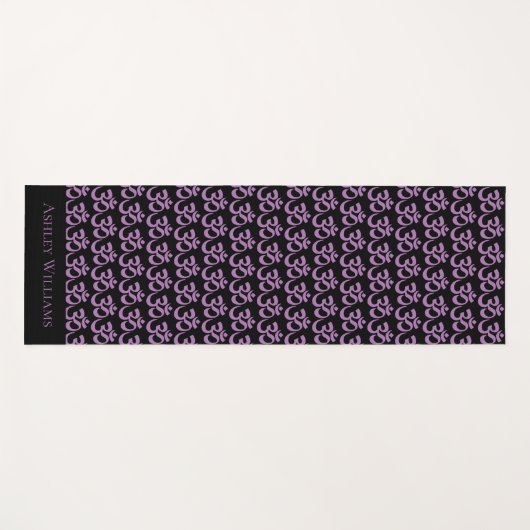 Chic Monogram Lila Om Symbol Pattern Schwarz Yogamatte (Vorderseite (Horizontal))