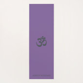 Chic Monogram Om Symbol Lila Yogmata Yogamatte (Rückseite)